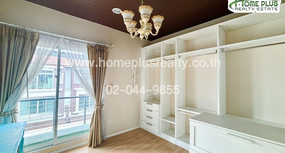 For sale 3 bedrooms townhouse in Bueng Kum, Bangkok