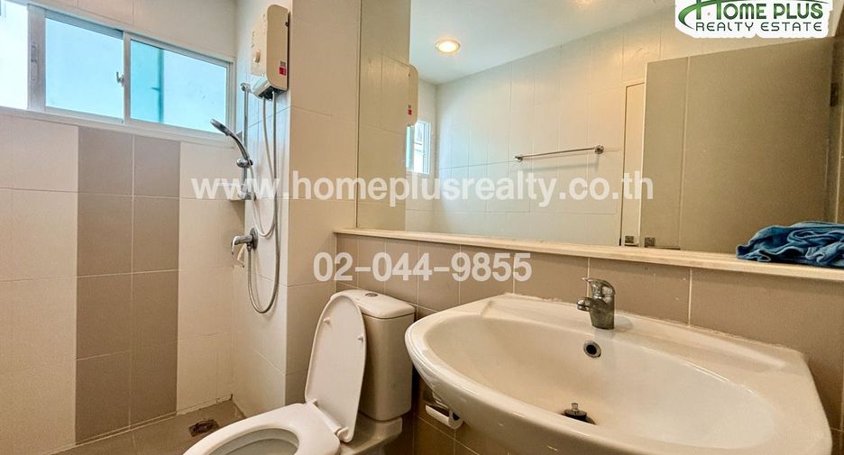 For sale 3 bedrooms townhouse in Bueng Kum, Bangkok