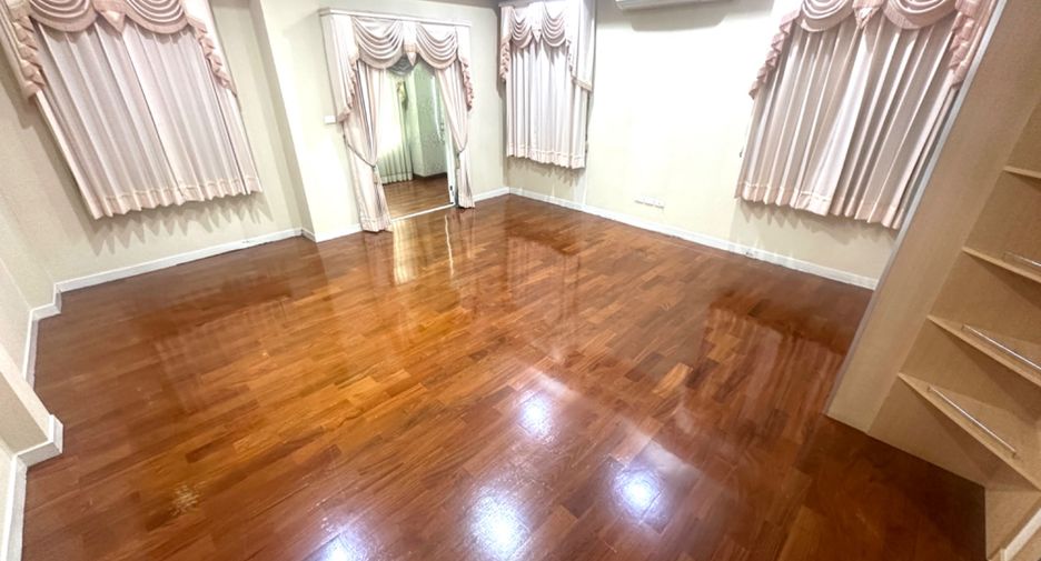For sale 3 bed house in Pak Kret, Nonthaburi