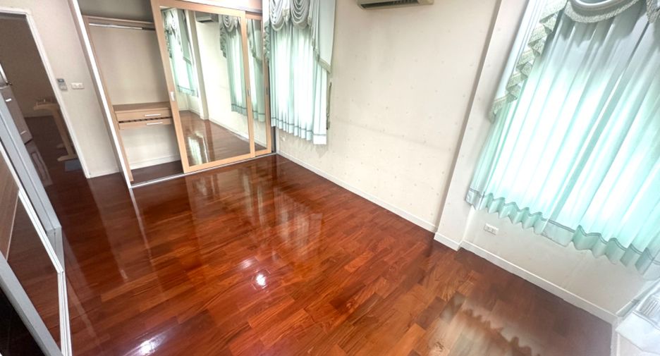 For sale 3 bed house in Pak Kret, Nonthaburi