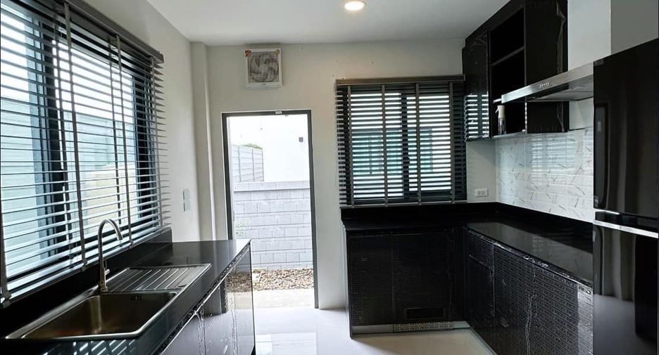 For sale 4 bedrooms house in Bang Phli, Samut Prakan