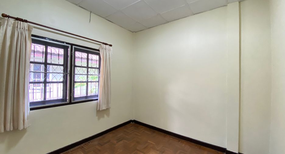 For rent 3 bedrooms house in San Sai, Chiang Mai