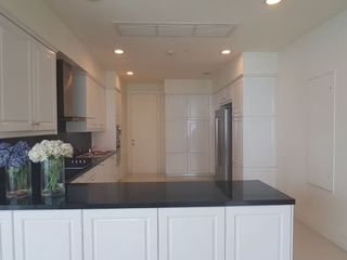 For rent 4 bedrooms condo in Watthana, Bangkok