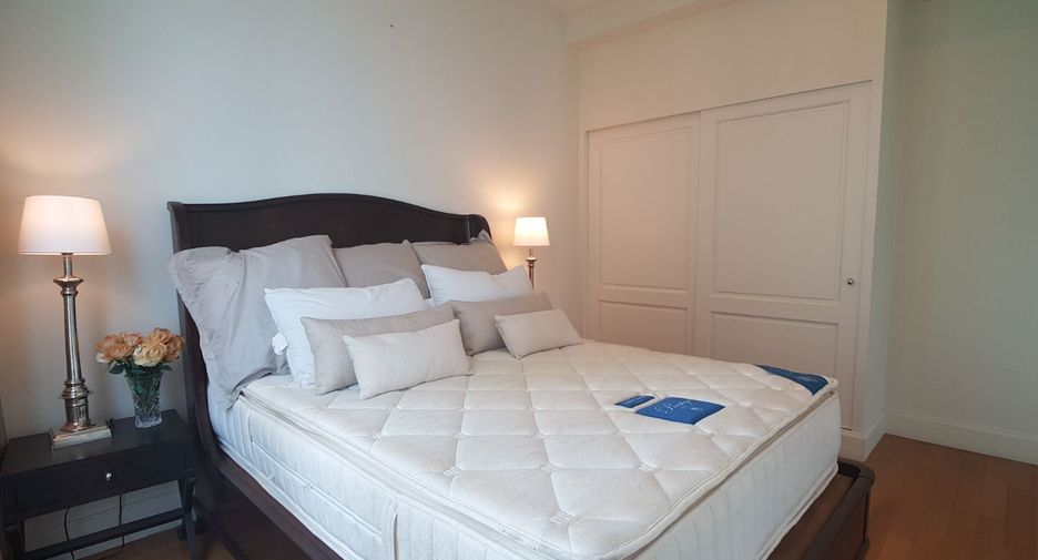 For rent 4 bedrooms condo in Watthana, Bangkok