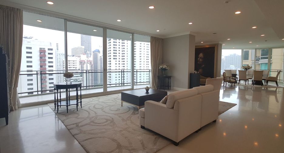 For rent 4 bedrooms condo in Watthana, Bangkok