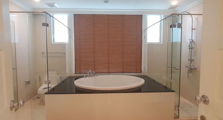 For rent 4 bedrooms condo in Watthana, Bangkok