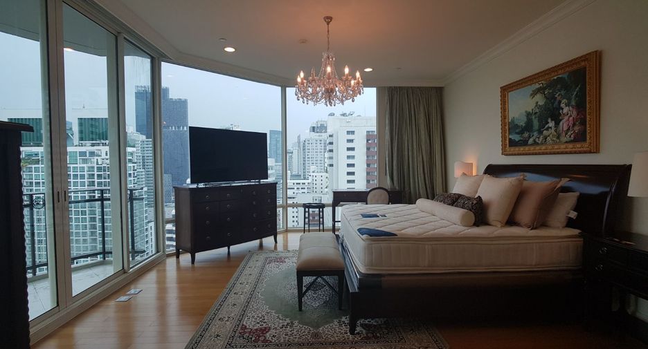 For rent 4 bedrooms condo in Watthana, Bangkok