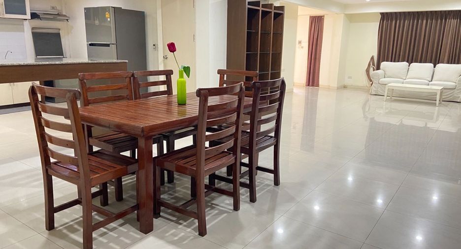 For rent 3 bedrooms house in Watthana, Bangkok