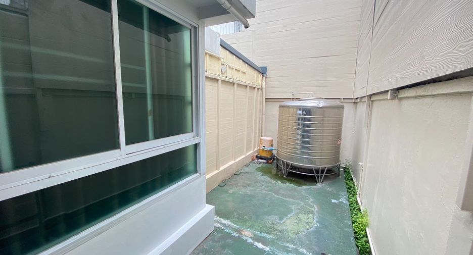 For rent 3 bedrooms house in Watthana, Bangkok