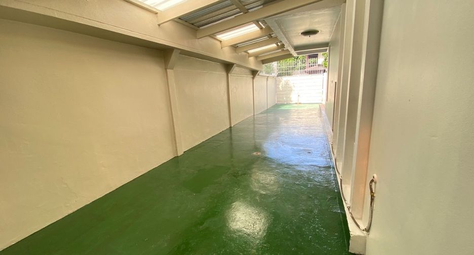 For rent 3 bedrooms house in Watthana, Bangkok