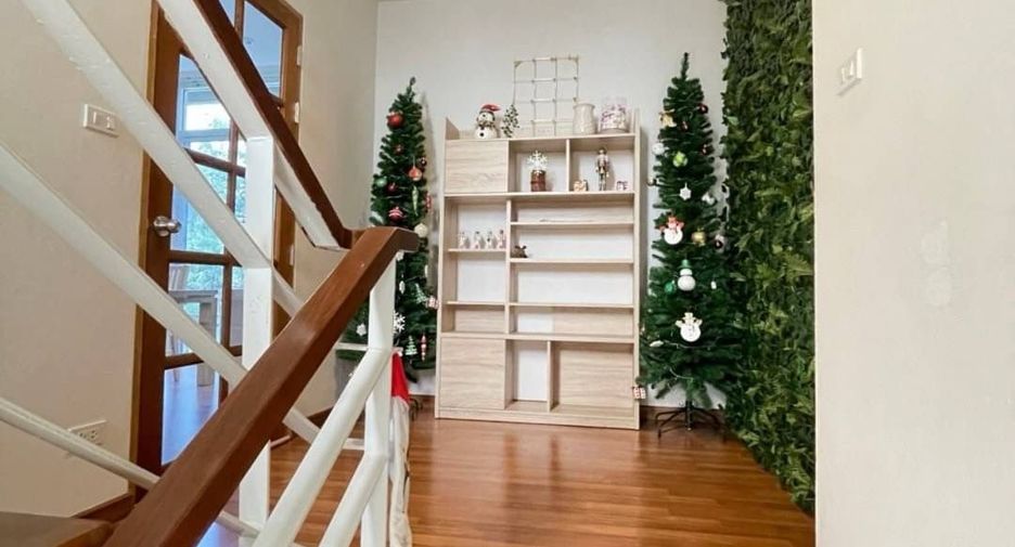 For rent 4 bedrooms house in Watthana, Bangkok