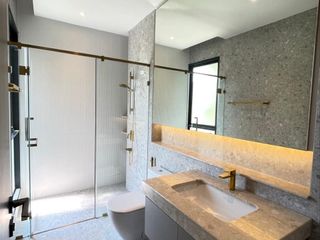 Casa en alquiler de 4 habitaciones en Bang Kapi, Bangkok