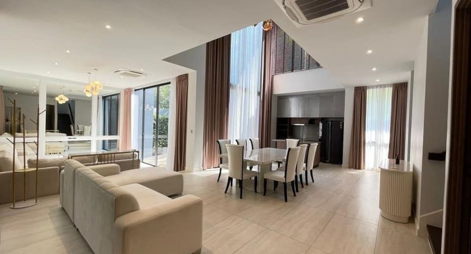 For rent 4 bedrooms house in Bang Kapi, Bangkok
