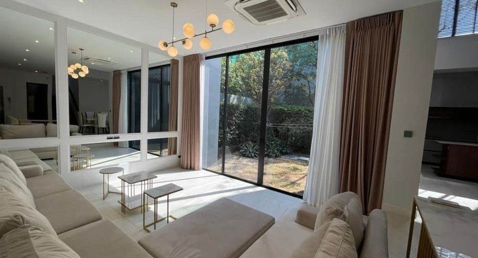 For rent 4 bedrooms house in Bang Kapi, Bangkok
