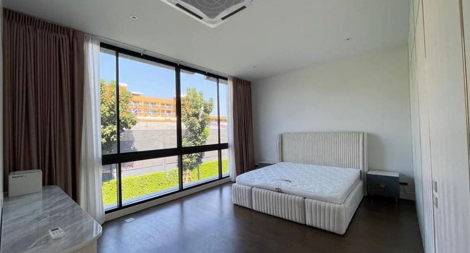 For rent 4 bedrooms house in Bang Kapi, Bangkok