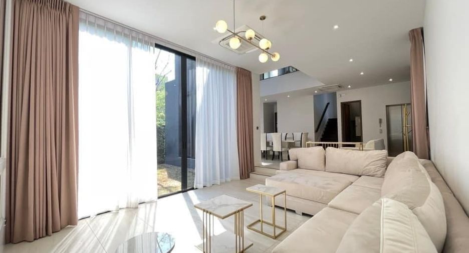 For rent 4 bedrooms house in Bang Kapi, Bangkok