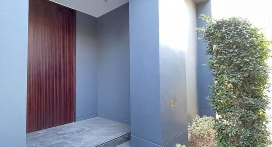 For rent 4 bedrooms house in Bang Kapi, Bangkok