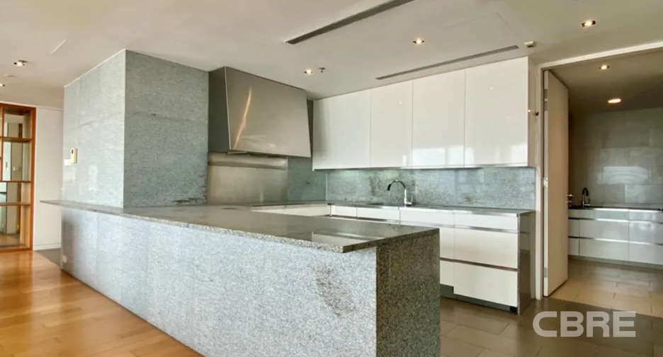 For sale 3 bedrooms condo in Sathon, Bangkok