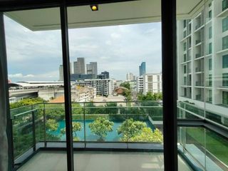For sale 2 ベッドルーム condo in Phra Khanong, Bangkok