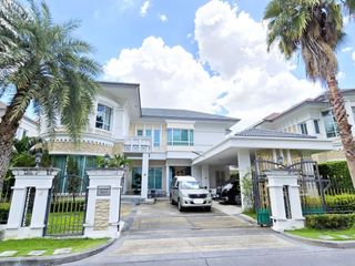 For sale 4 Beds house in Phra Khanong, Bangkok