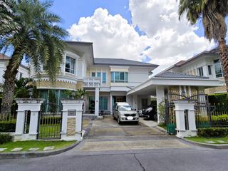 For sale 4 Beds house in Phra Khanong, Bangkok