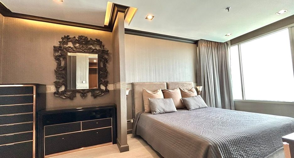 For sale 3 bedrooms condo in Watthana, Bangkok