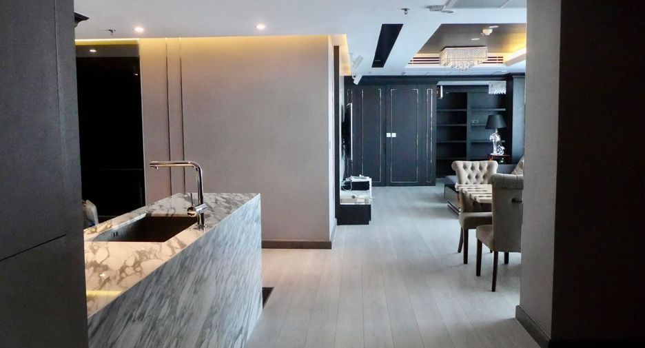 For sale 3 bedrooms condo in Watthana, Bangkok