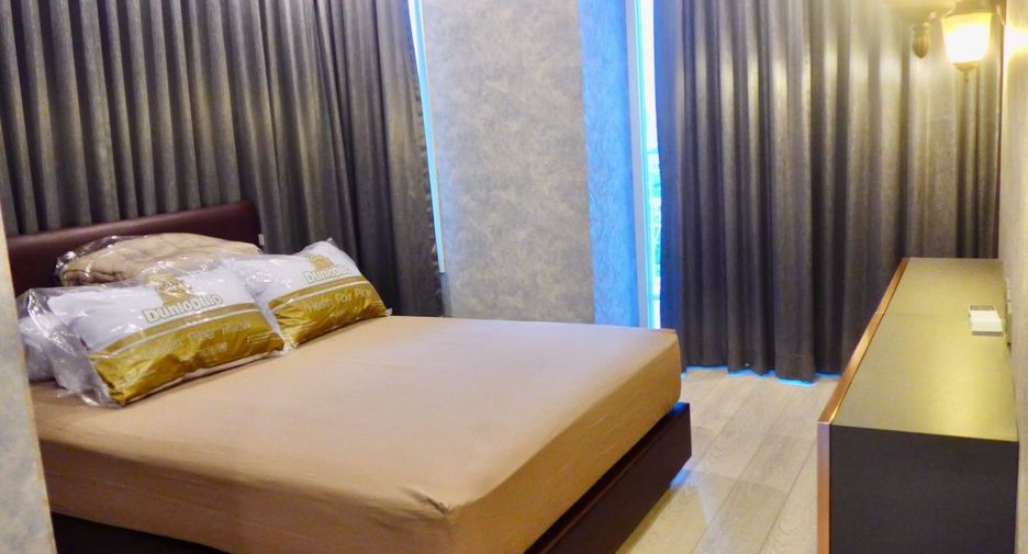 For sale 3 bedrooms condo in Watthana, Bangkok