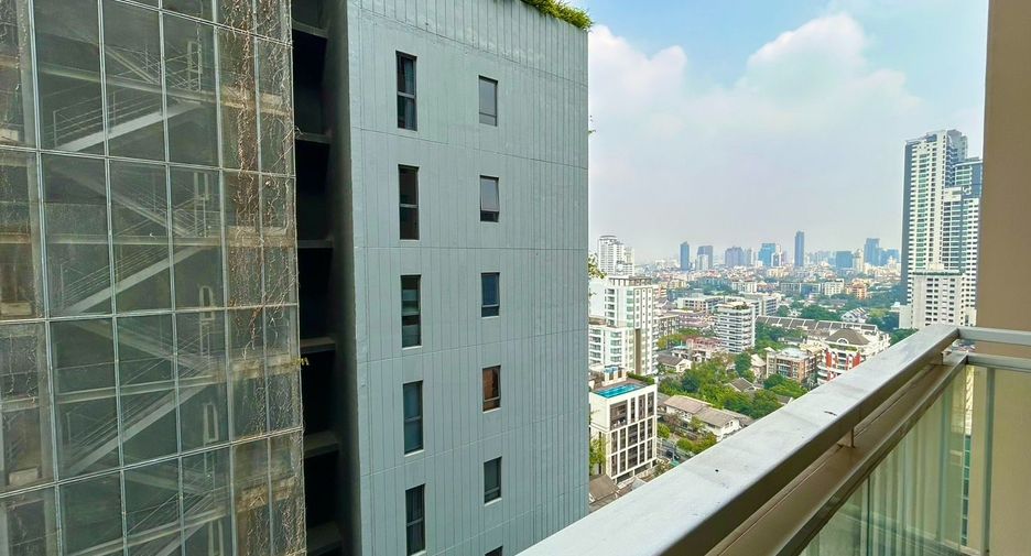 For sale 3 bedrooms condo in Watthana, Bangkok