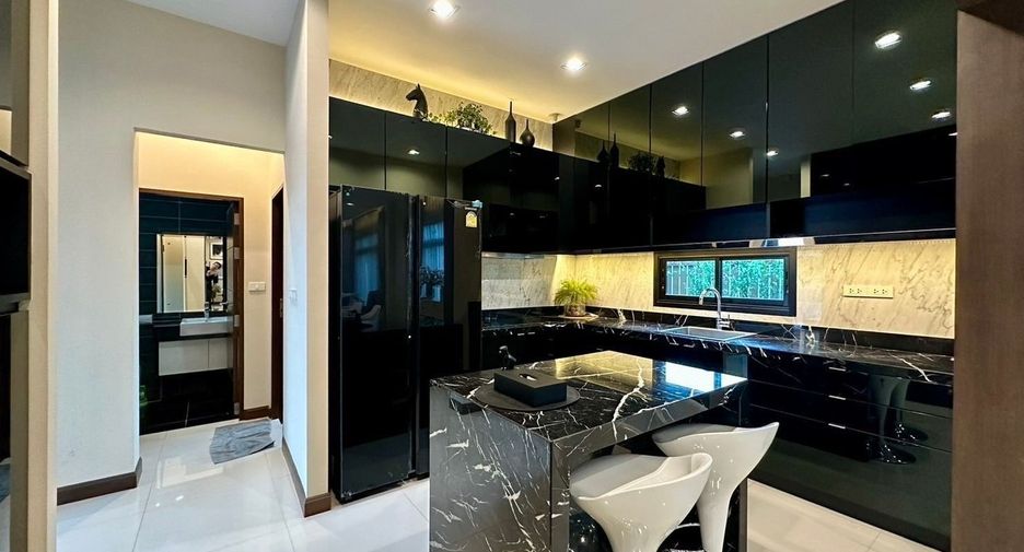Casa en venta de 4 habitaciones en Lat Krabang, Bangkok