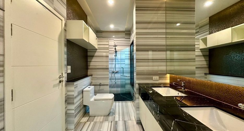 Casa en venta de 4 habitaciones en Lat Krabang, Bangkok