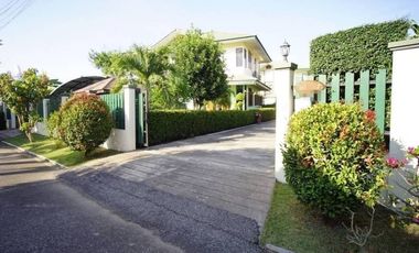 For rent 4 bedrooms house in Mueang Chiang Mai, Chiang Mai