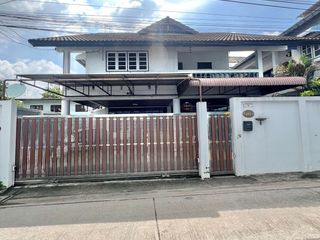 For sale 3 Beds house in Phra Khanong, Bangkok