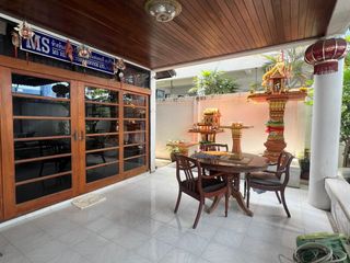 For sale 3 Beds house in Phra Khanong, Bangkok