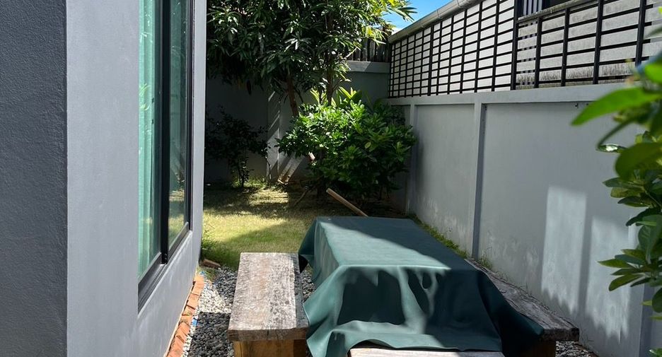 For sale 4 bedrooms house in Lam Luk Ka, Pathum Thani