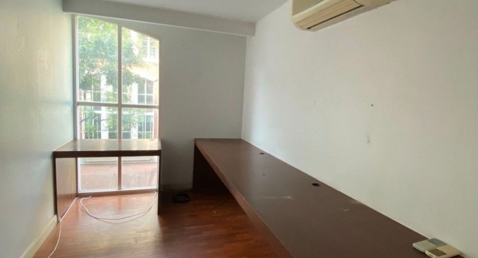 For rent and for sale 4 bedrooms house in Watthana, Bangkok