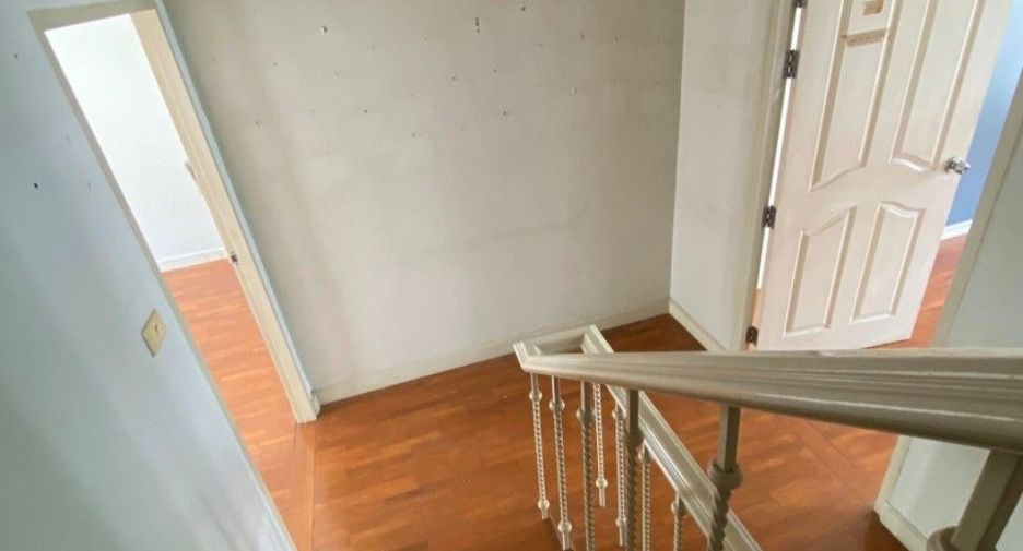 For rent and for sale 4 bedrooms house in Watthana, Bangkok