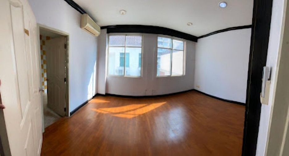 For rent and for sale 4 bedrooms house in Watthana, Bangkok