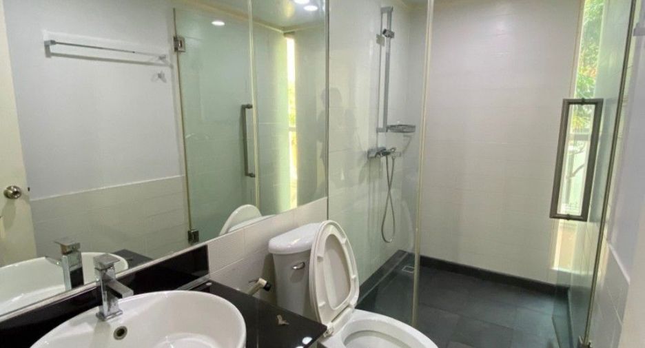 For rent and for sale 4 bedrooms house in Watthana, Bangkok