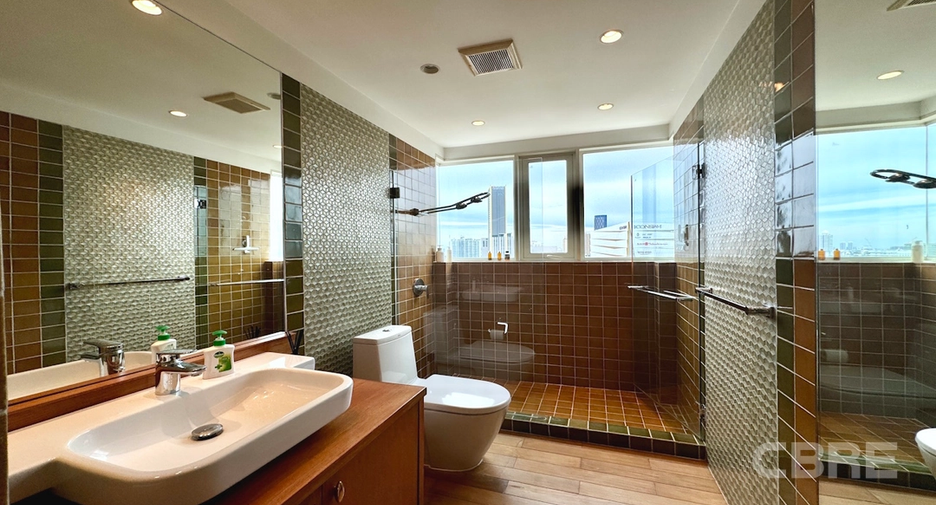 For sale 1 bed condo in Khlong San, Bangkok