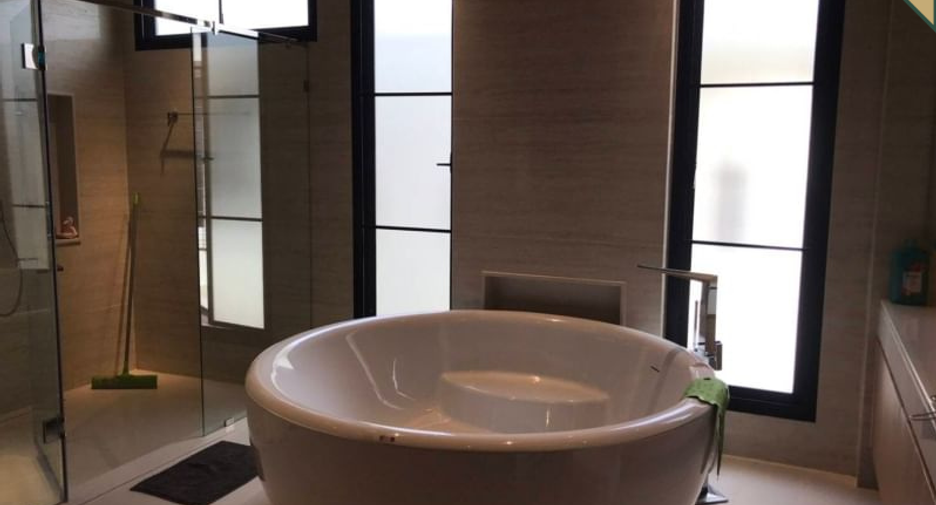 For sale 5 bedrooms house in Bang Na, Bangkok