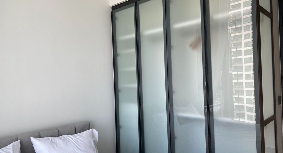 For rent 2 bedrooms condo in Sathon, Bangkok