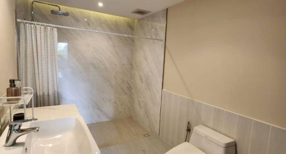 Haus zur Miete mit 3 Zimmer in Watthana, Bangkok