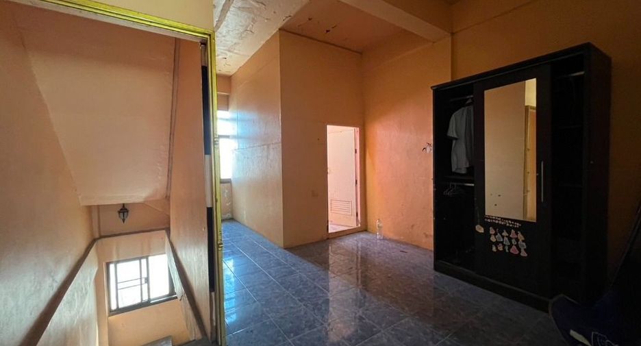For sale 3 bedrooms retail Space in Phra Pradaeng, Samut Prakan