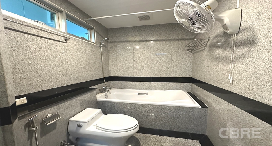 For sale 3 bedrooms condo in Pathum Wan, Bangkok