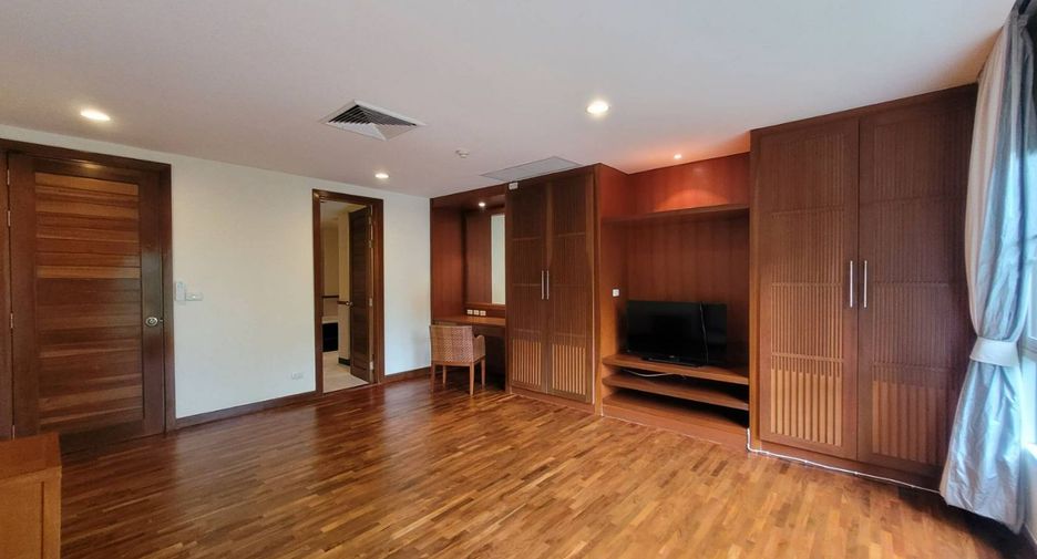For rent 3 bedrooms apartment in Sathon, Bangkok