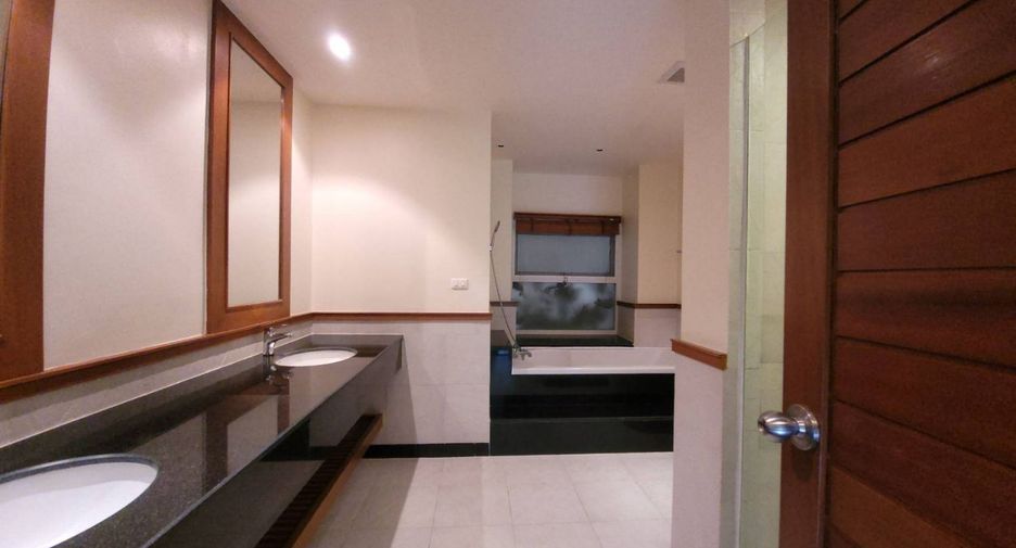 For rent 3 bedrooms apartment in Sathon, Bangkok