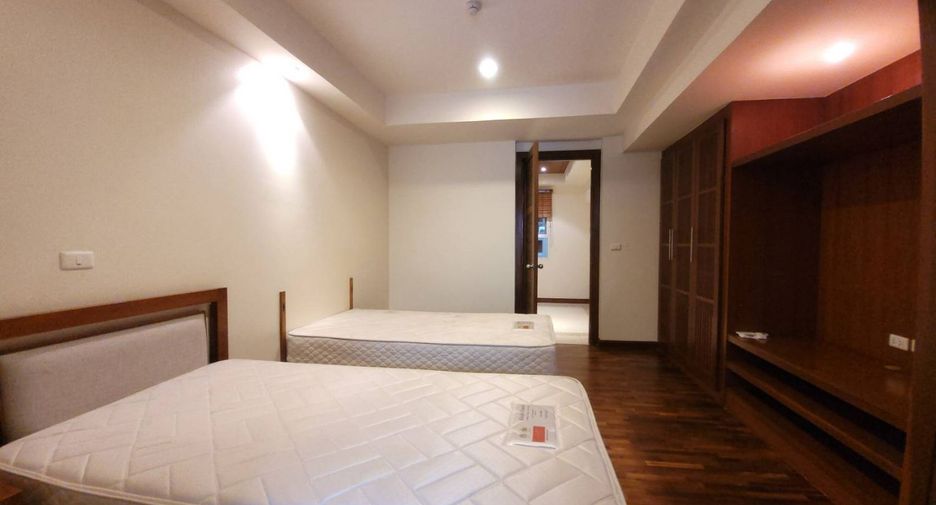 For rent 3 bedrooms apartment in Sathon, Bangkok