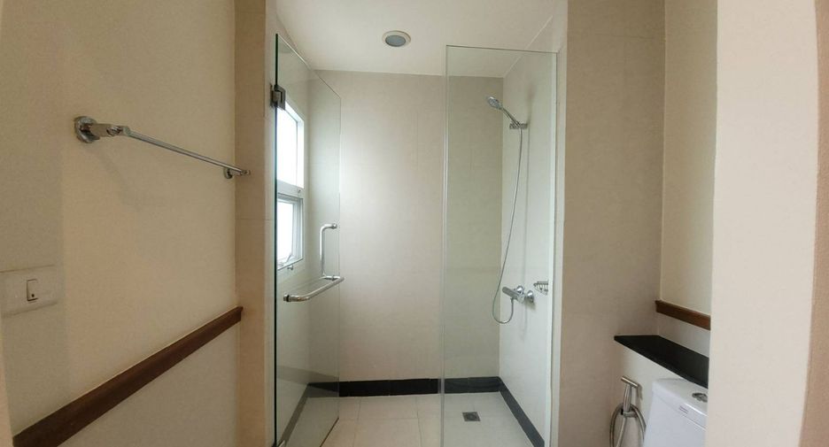 For rent 3 bedrooms apartment in Sathon, Bangkok