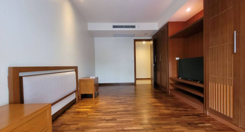 For rent 3 bedrooms apartment in Sathon, Bangkok